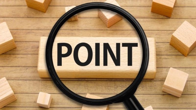 効率的にオウンドメディアで集客するための重要なポイントと、戦略の要点を強調するイメージ